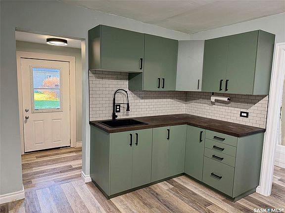 5th image of 302 3rd Street