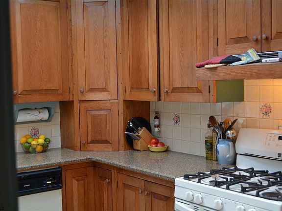5th image of 832 E Moss Mill Rd