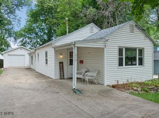 319 Pleasant View Dr, Des Moines, IA 50315