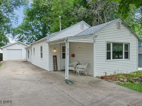 319 Pleasant View Dr, Des Moines, IA 50315