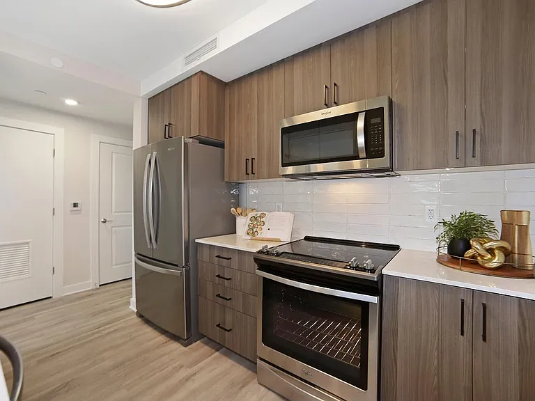 Madrona Apartments — Photo 6