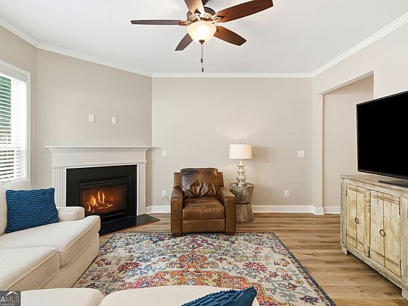 4th image of 1485 Faircrest Ln