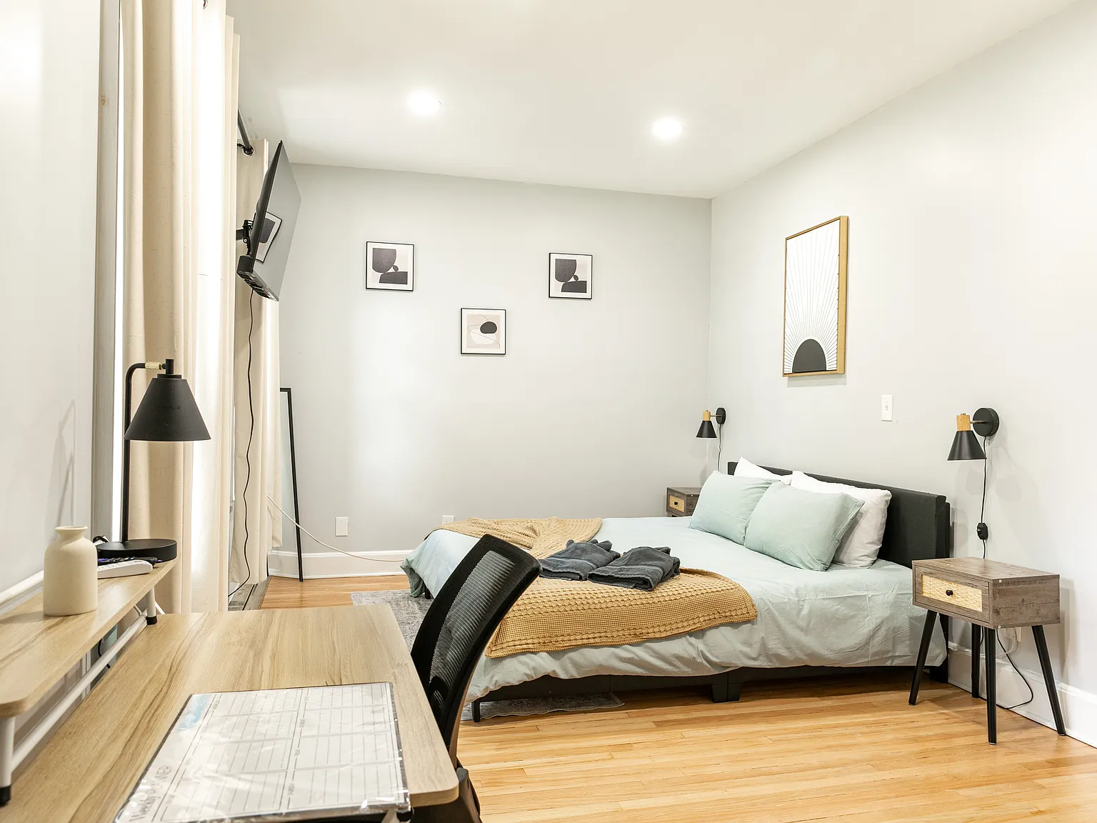3 bed, $3,100 — Photo 1