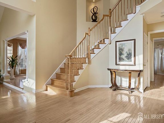 3rd image of 45 Cortland Dr