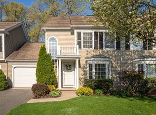 8 Shady Brk, West Springfield, MA 01089