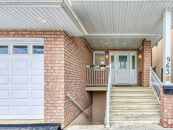 2nd image of 963 Hampton Cres