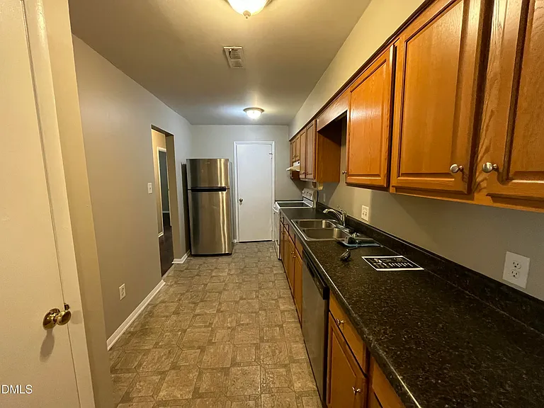 1022 Sandlin Pl #J — Photo 6