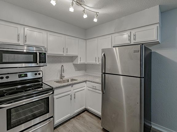 3rd image of 3710 W Cass St APT 22