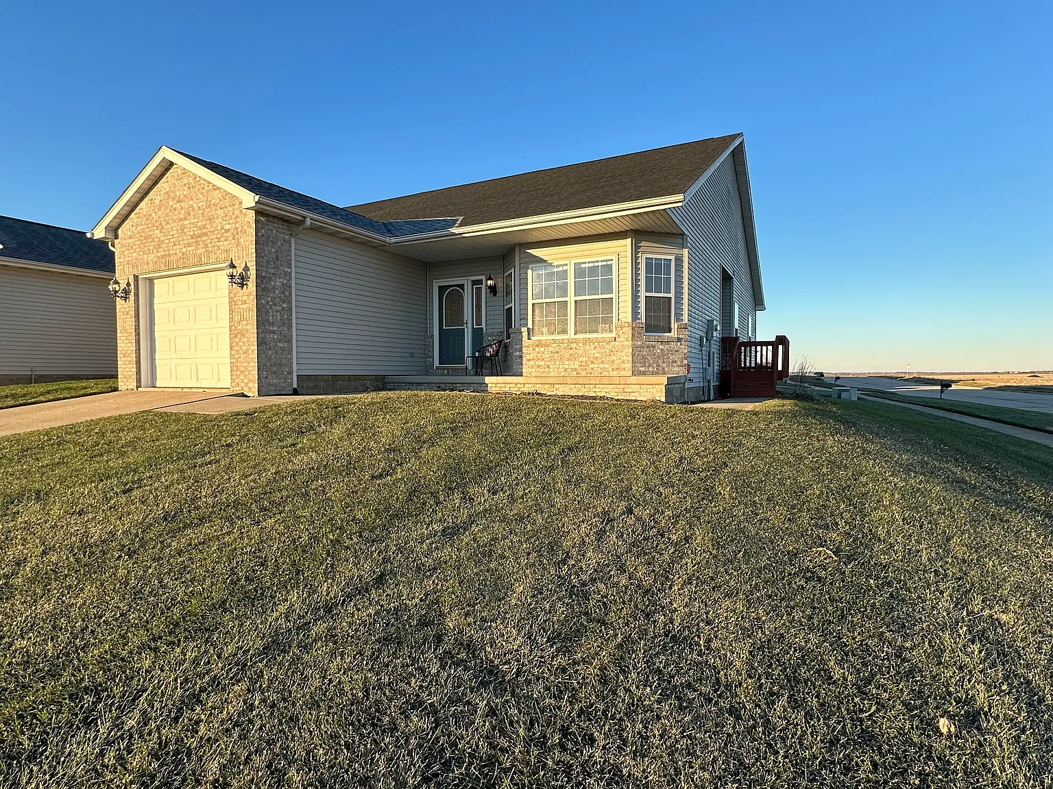 2 bed, 1400 sqft, $1,600 — Photo 1