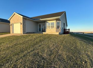 1222 Koufax Dr, Chatham, IL 62629