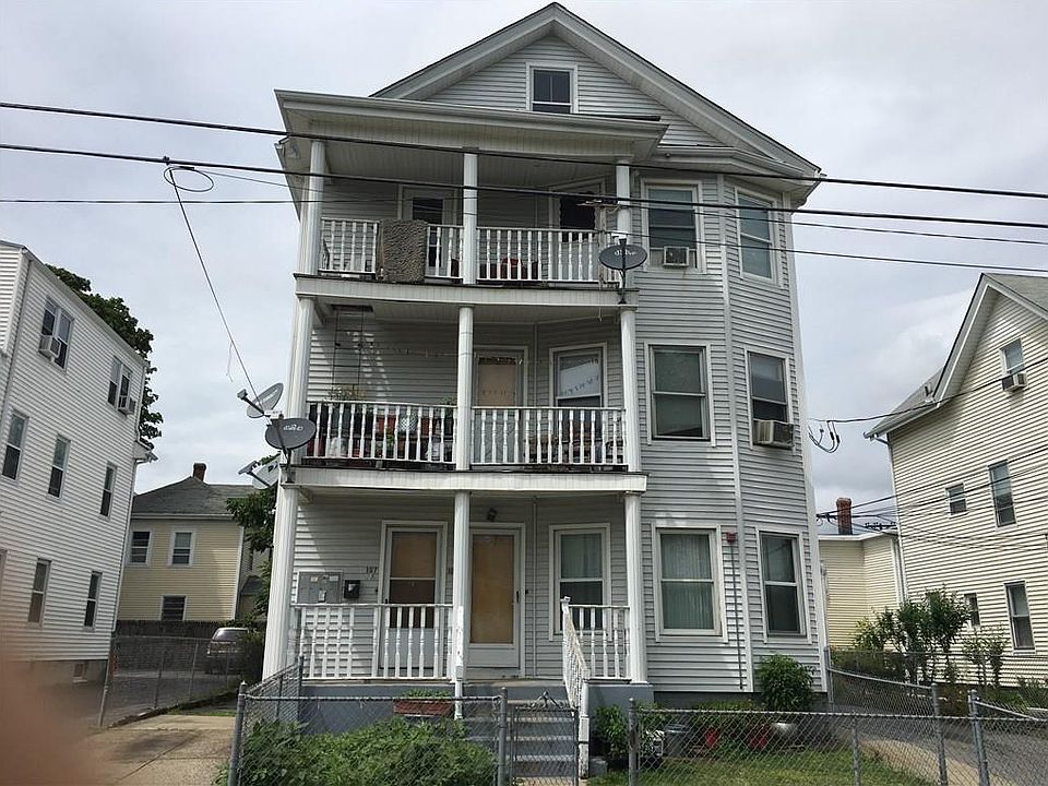 2nd image of 105 Tremont St