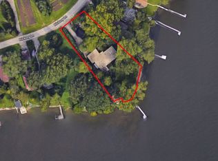 2152 Hickory Ln, Oshkosh, WI 54901