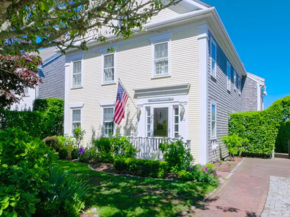 14 Goldfinch Dr, Nantucket, MA 02554