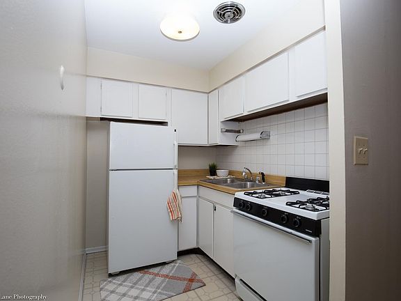 2nd image of 525.5 W Deming Pl #506