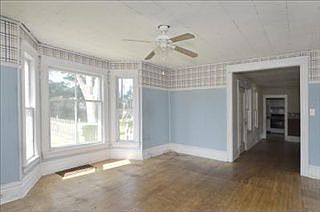 4th image of 23 Miller Ave