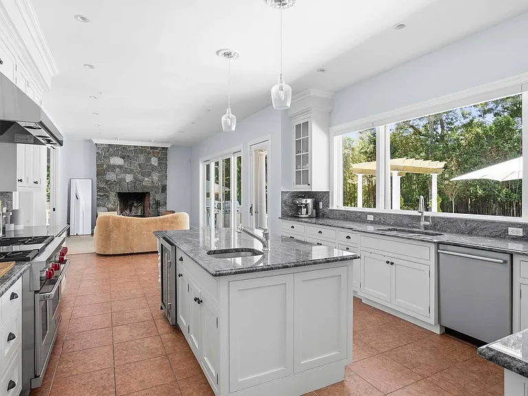 12 Three Mile Harbor Hc Rd — Photo 16