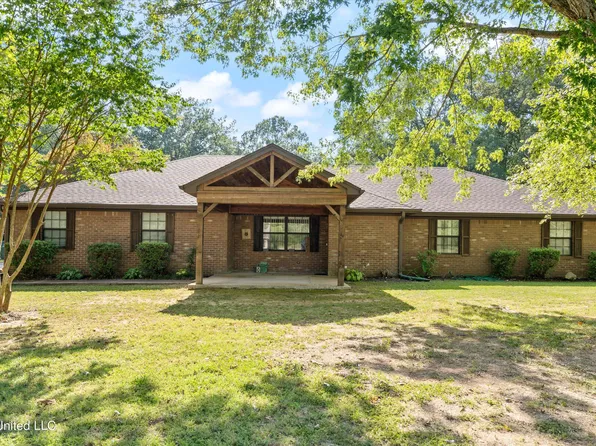 300 Brandywine Ln, Senatobia, MS 38668