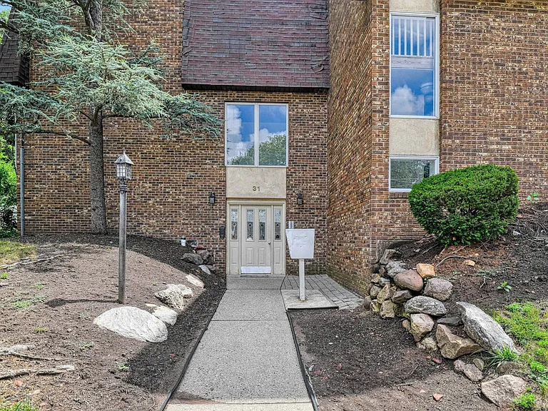 31 Home Pl #1 — Photo 9