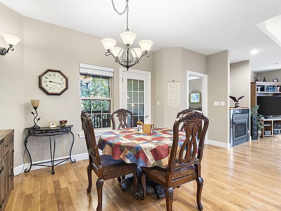 4th image of 801 Silver Cliff Way