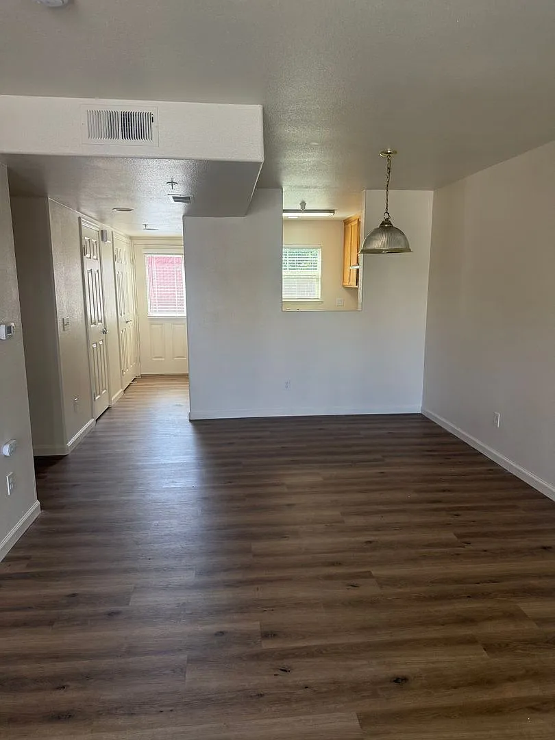 121 Healdsburg Ave — Photo 3