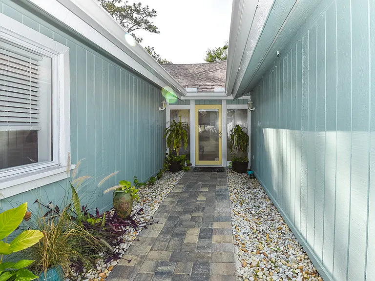 213 Riverbend Rd — Photo 43