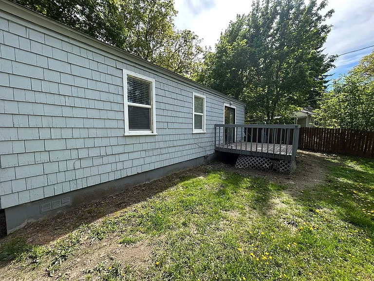 3112 W South Loop Ave — Photo 28