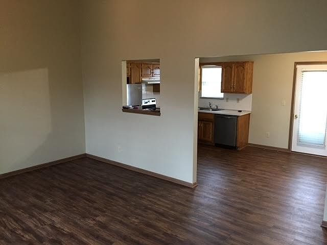 1st image of 1036 NE Queens Ct