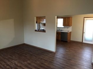 1036 NE Queens Ct, Lees Summit, MO 64064