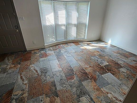 2nd image of 425 Sunset Dr APT 4