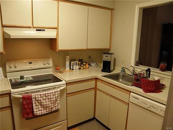 3rd image of 4718 Cheryl Dr
