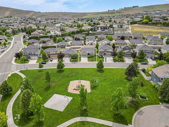 2nd image of 1547 Purple Sage St