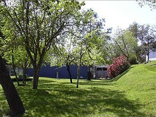 1st image of 204 Oakview Dr