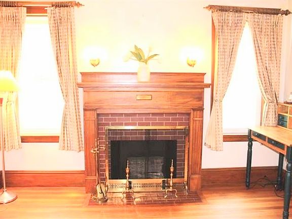 4th image of 46 Moulton Rd