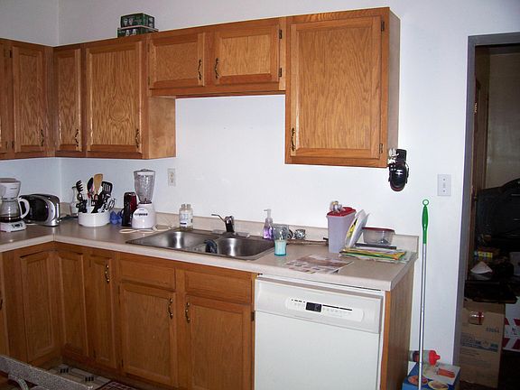 Kitchen (2) with dishwasher