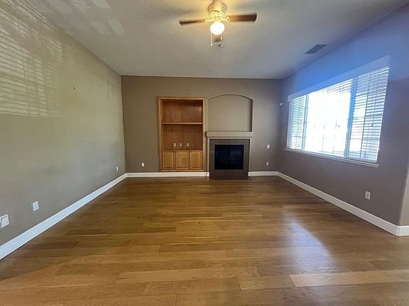 3rd image of 3762 Park Dr