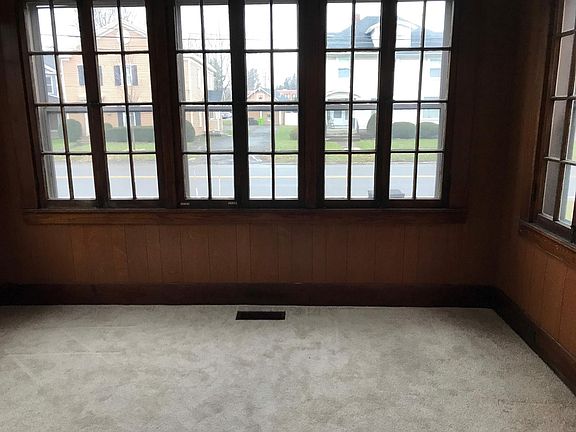 5th image of 19 Cayuga St #19