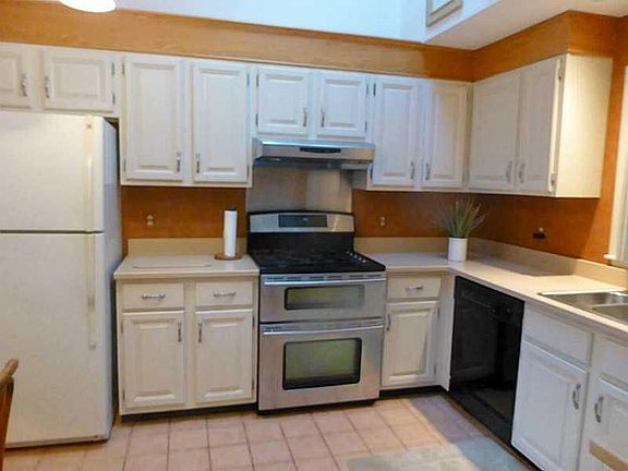3rd image of 13 Wonderbrook Drive #13