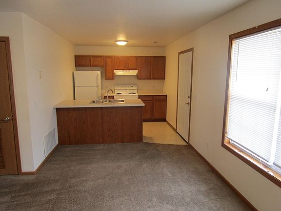 3rd image of 421 W Scott St
