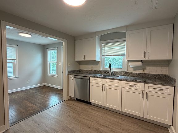 5th image of 113 Brooks St