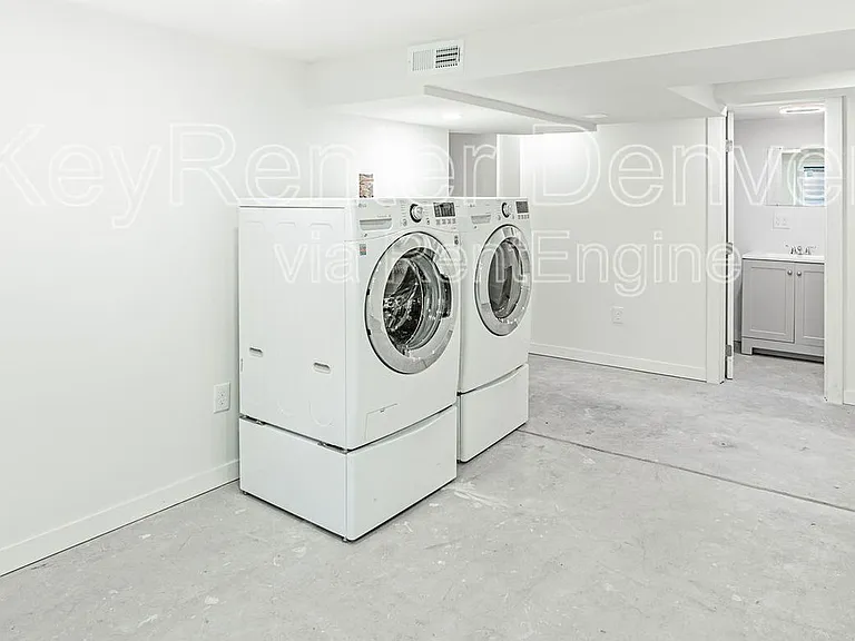 421 N Stuart St — Photo 30