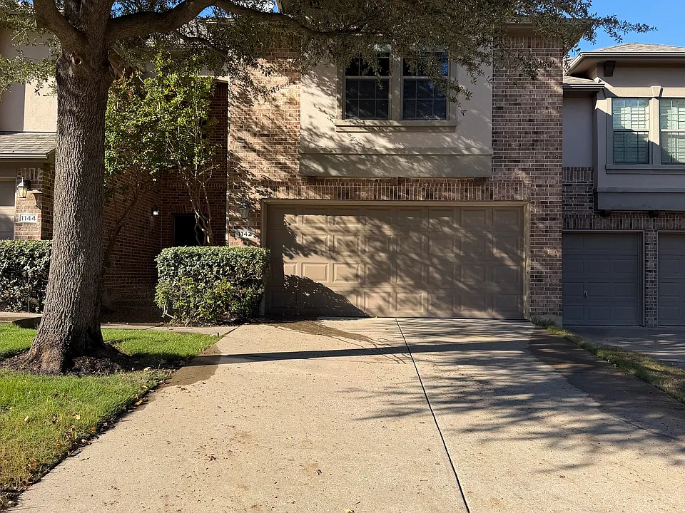 1142 Landon Ln