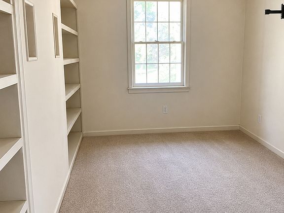 4th image of 411 Stiles Rd