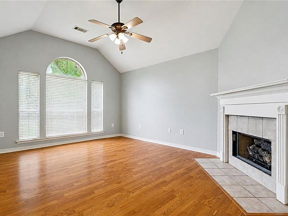 4th image of 2166 Ozone St