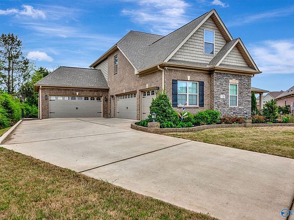 3rd image of 130 Pine Willow Cir