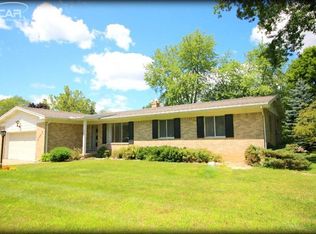 1055 Pinecrest Ln, Grand Blanc, MI 48439