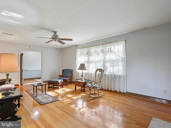 5th image of 3815 Clubhouse Dr