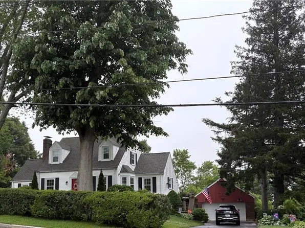 91 Sunset Ave, Providence, RI 02909