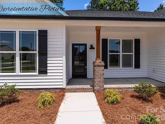 3rd image of 1010 Speight Rd