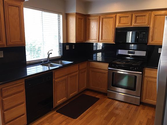 4th image of 4064 Skylark Ln