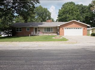 613 W Mill St, Staunton, IL 62088